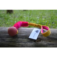   Dog's Craft műszőrme szivacsos labdával és rugós hevederrel - M méret