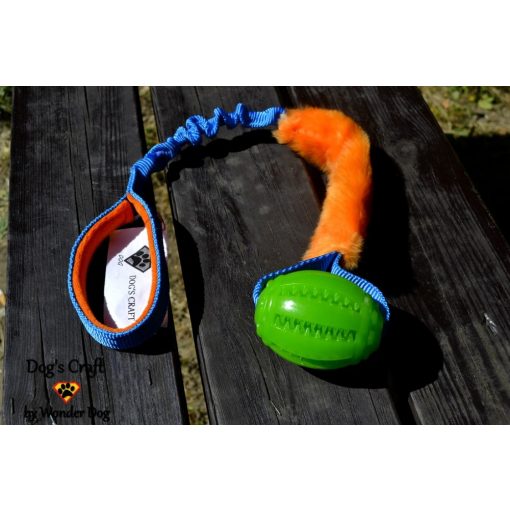 Dog's Craft műszőrme rögbi labdával és rugós hevederrel - M méret