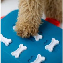 Nina Ottosson® Dog Casino logikai játék | 3. szint