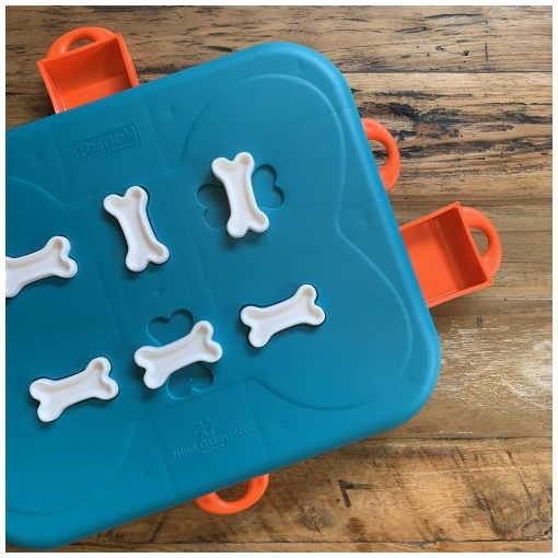 Nina Ottosson® Dog Casino logikai játék | 3. szint